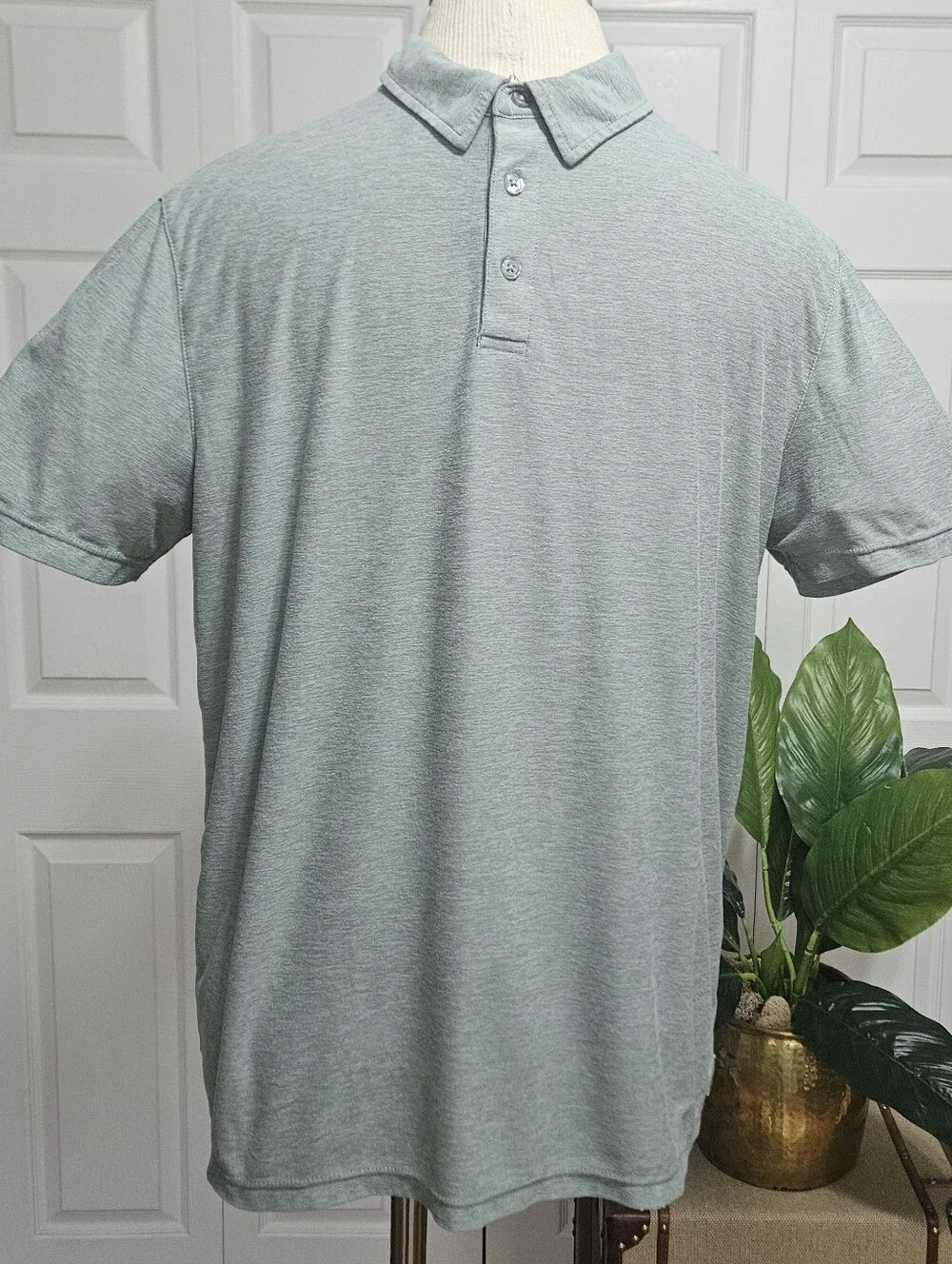 Vuori Strato Tech Polo Soft Athletic Shirt Sage Heather Color Size M